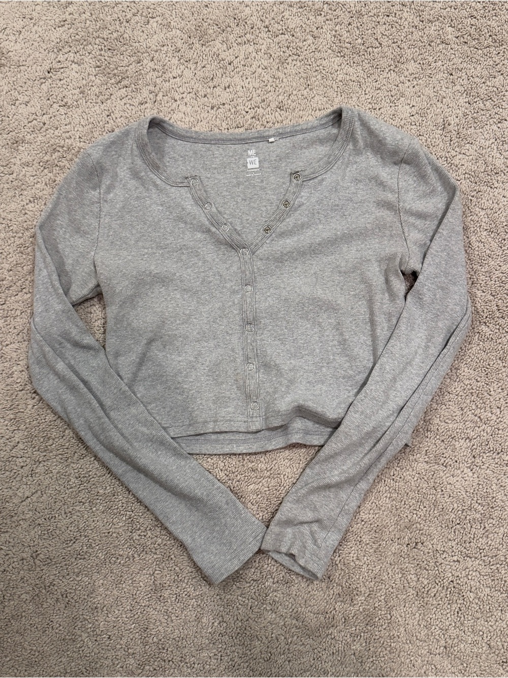Me to We Gray Long-Sleeve Henley Crop Top